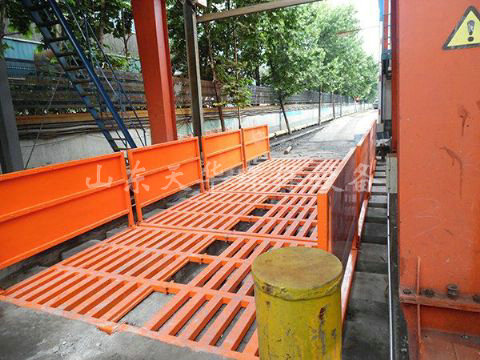 點(diǎn)擊查看詳細(xì)信息<br>標(biāo)題：濟(jì)寧唐口煤礦4X12米煤礦專(zhuān)用洗車(chē)機(jī) 閱讀次數(shù)：2392